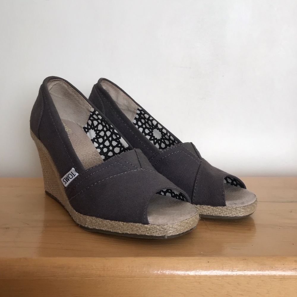 TOMS Gray Wedge sandal W6